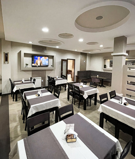 Food & Drinks, Hotel Holiday