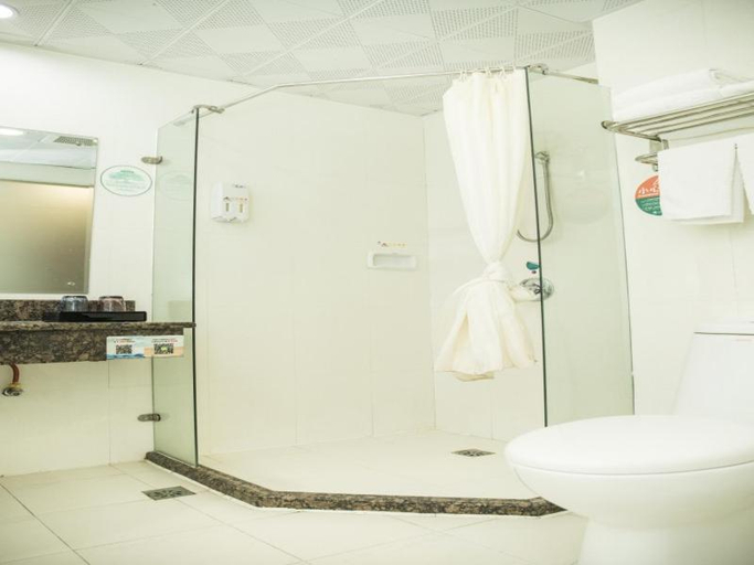 Bathroom 4, Greentree Inn Jinhua South Railway Station, Jinhua
