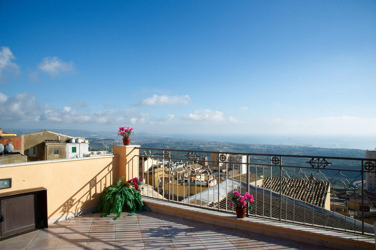 Others 2, La Perla della Cattedrale luxury home, Agrigento
