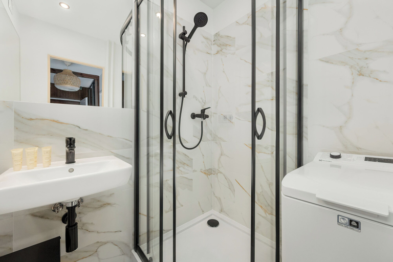 Bathroom 4, Modern Apartment Wrocław by Renters, Środa Śląska