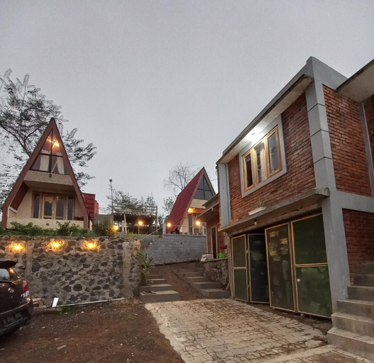 Exterior & Views 11
