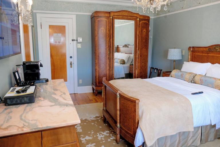 Bedroom 3, Manoir Chamberland (Adults Only, No Pets), Papineau