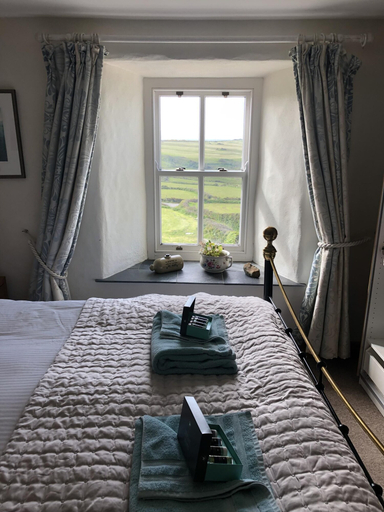 Bedroom 3, Upper Porthmawr - 5 Bedroom Cottage - Whitesands, Pembrokeshire