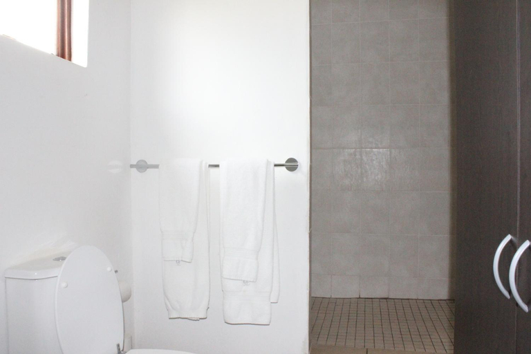 Bathroom 3, Beacon Vlei Guest Farm Guesthouse, Umgungundlovu