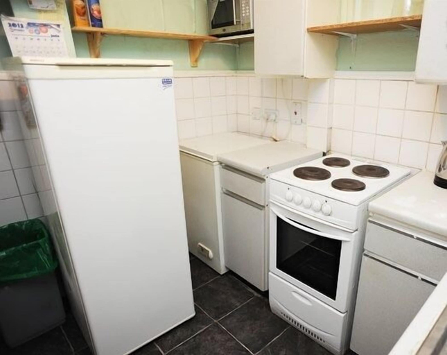 Others 3, House - Sleeps 5, Private Garden & Free Parking, London