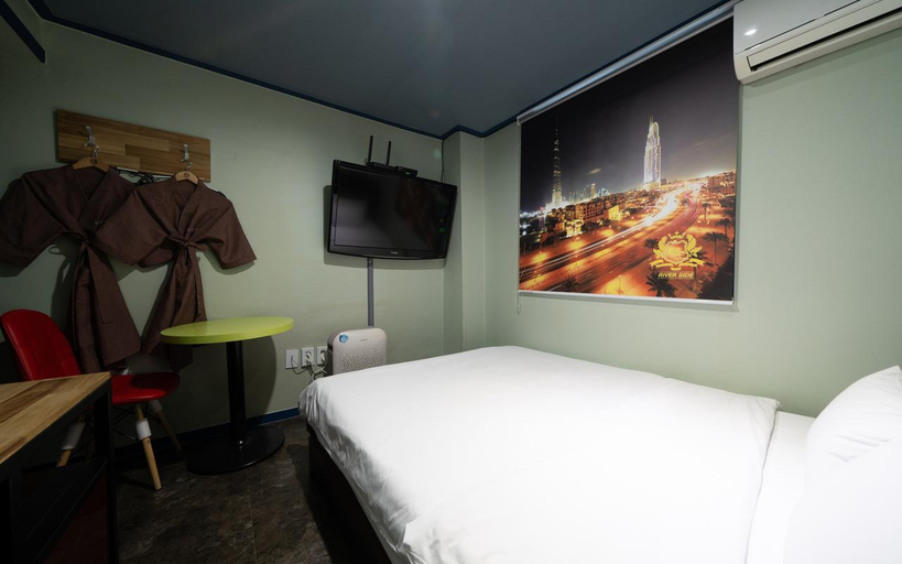 Bedroom 2, Chuncheon Hotel Riverside, Chuncheon
