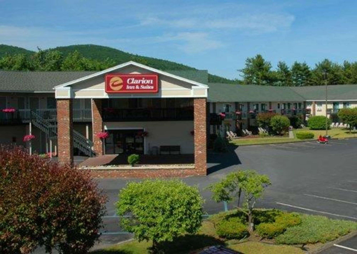 Clarion Inn & Suites at the Outlets of Lake George, Warren