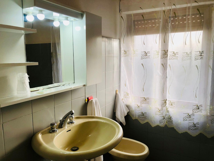 Bathroom 3, Villa Singola, Sassari