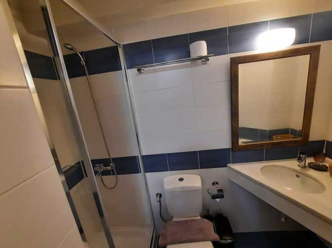 Bathroom 5, Porto Nafplio, Peloponnese