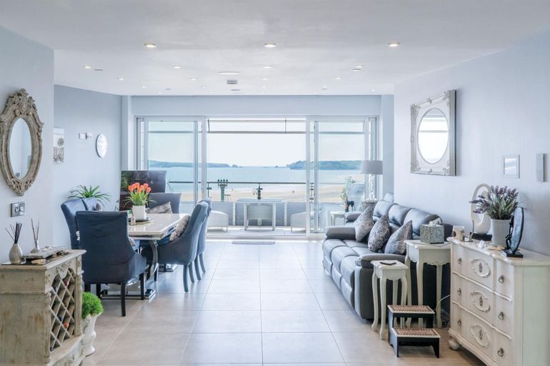 Food & Drinks 4, Waters Edge - 2 Bedroom Apartment - Tenby, Pembrokeshire