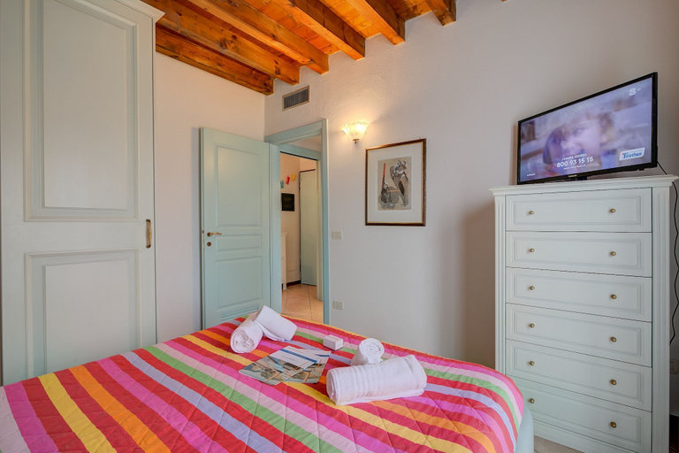 Room 3, Azzurro Apartment in Peschiera del Garda, Verona