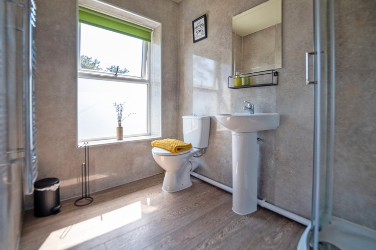 Bathroom 3, Waterfall Country Escape, Powys