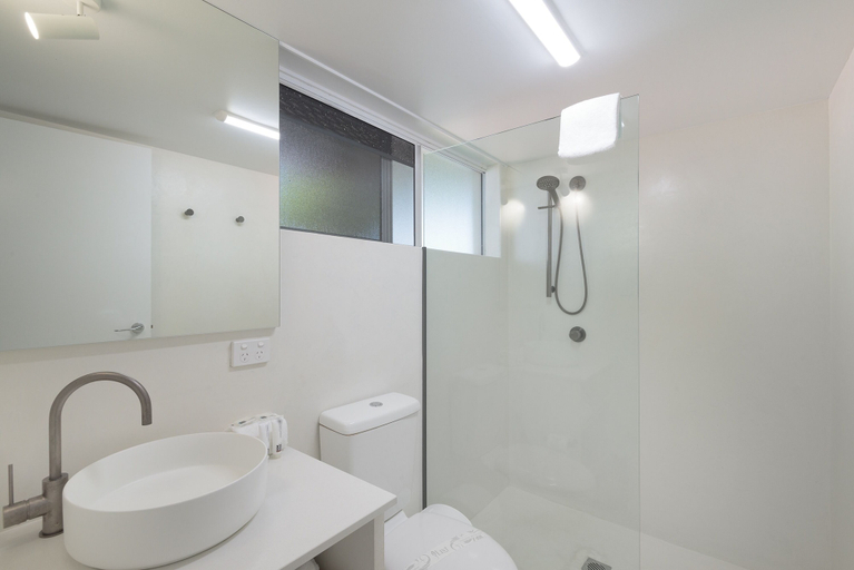 Bathroom 4, Caribbean Noosa, Noosa - Noosa-Noosaville