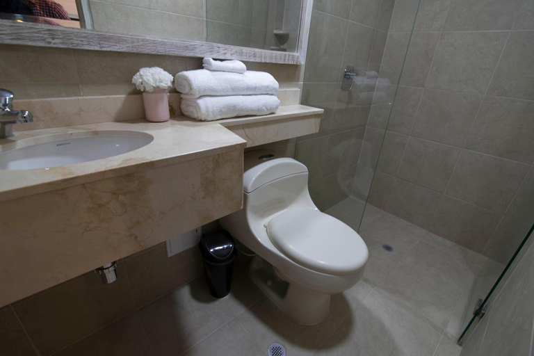 Bathroom 4, Life is Good Cartagena Hostel, Cartagena de Indias