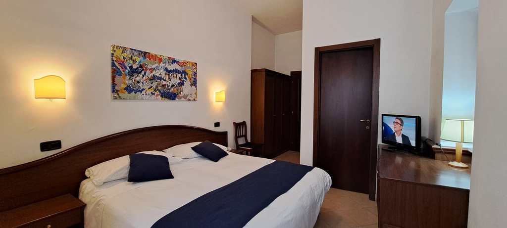 Others 5, Hotel Bonazzi, Perugia