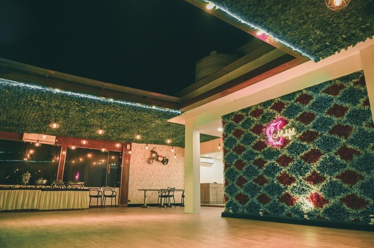 Food & Drinks 5, Empire Regency, Kamrup Metropolitan