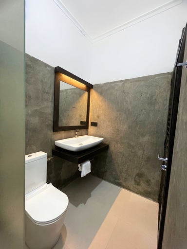 Bathroom 3, The Ivy Lake, N. Palatha East