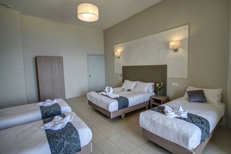 Bedroom 2, Europa Hotel