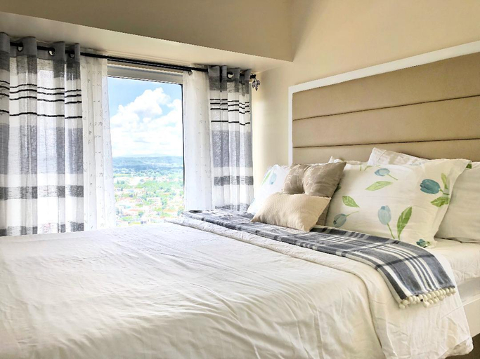 Nice corner Ayala condo 1 BR d-t DAVAO fast wi fi, Davao City