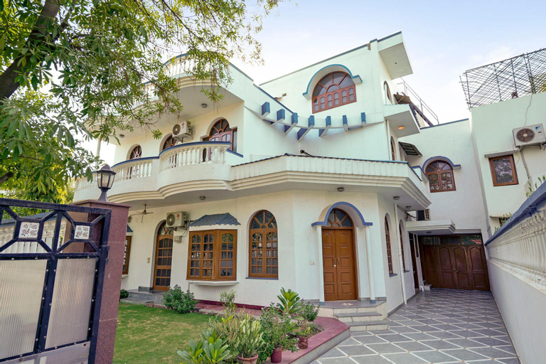 Lavish 3-bedroom home in a bungalow/73264, Gurgaon