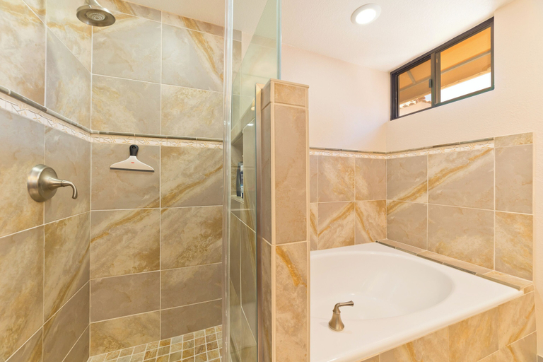 Bathroom 4, Hilton Pool Pass Luxurious Penthouse Oasis, Hawaii