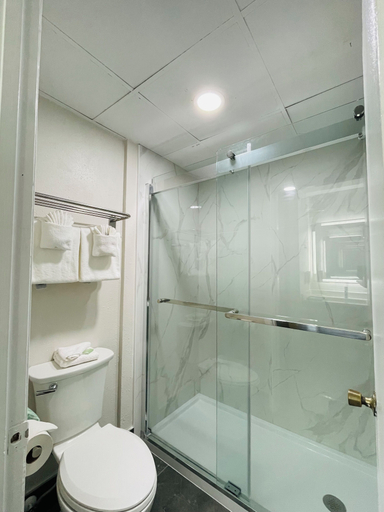 Bathroom 3, Quality Inn Washington NC, Beaufort