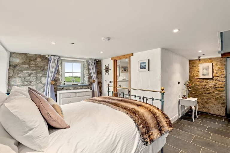 Bedroom 3, Swn y Môr - 1 Bedroom Cottage - Whitesands, Pembrokeshire