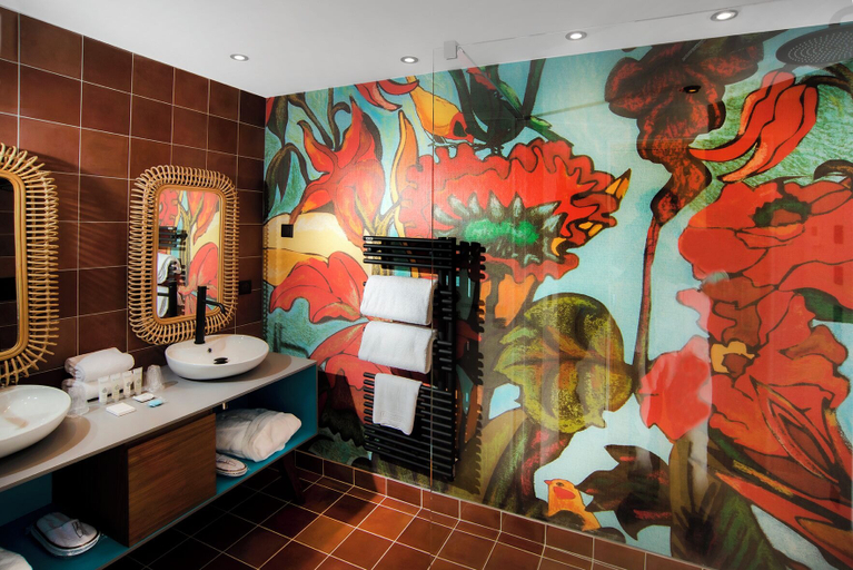 Bathroom 5, Les Tresoms Lake and Spa Resort, Haute-Savoie