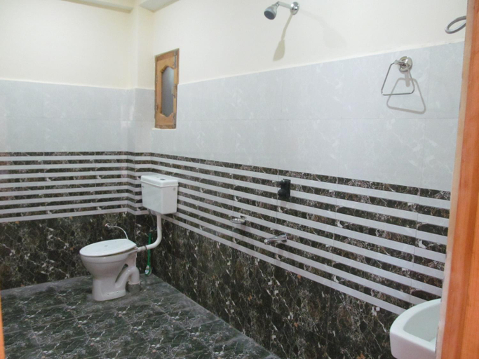 Bathroom, Mozo- Inn & Cafe, Kullu