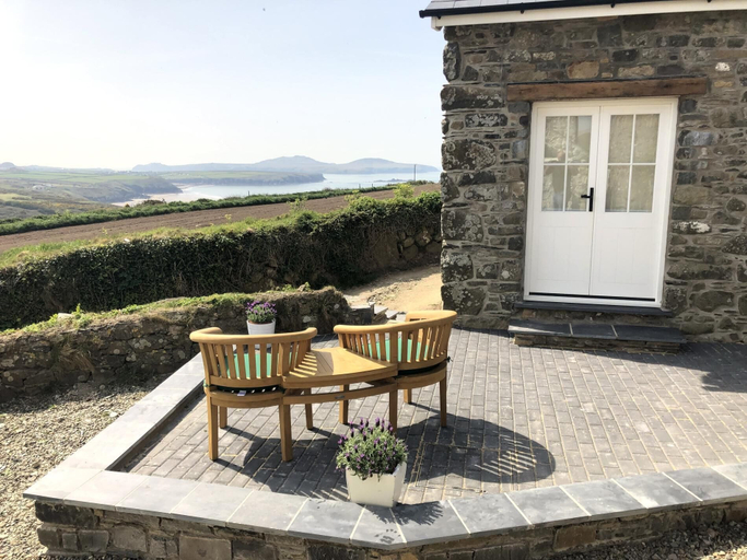Others 5, Swn y Môr - 1 Bedroom Cottage - Whitesands, Pembrokeshire