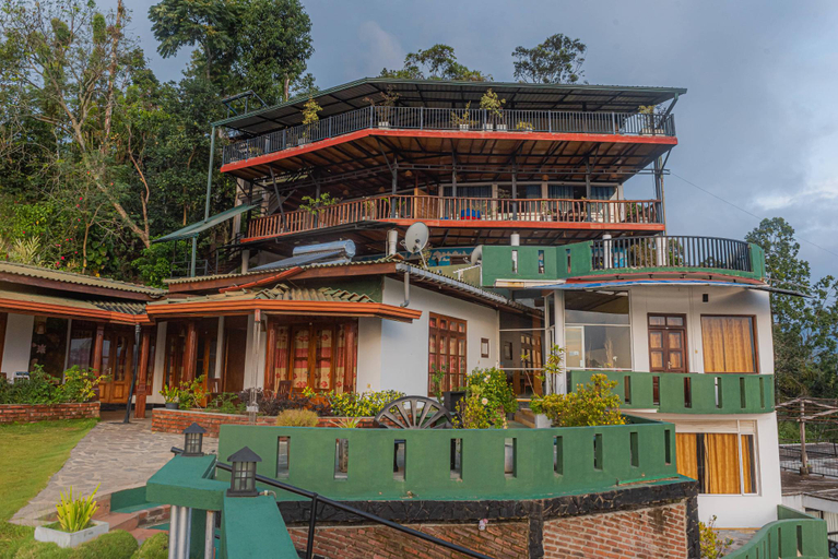 Exterior & Views