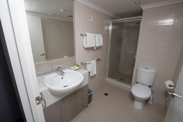 Bathroom 5, Hotel Gloria, Springwood