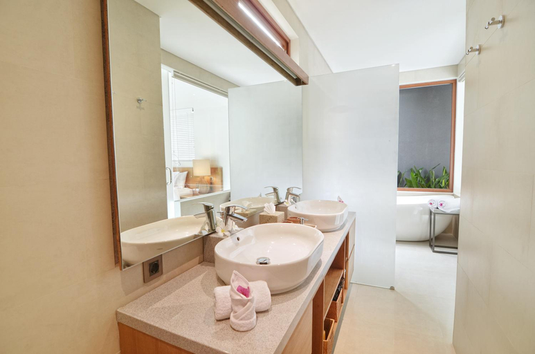 Bathroom 1, Villa Marton Canggu, Badung