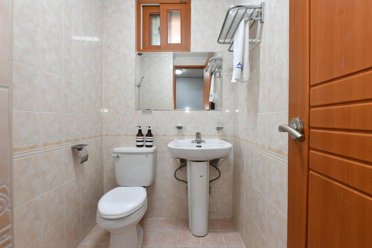 Bathroom 3, Naksanstay, Yangyang