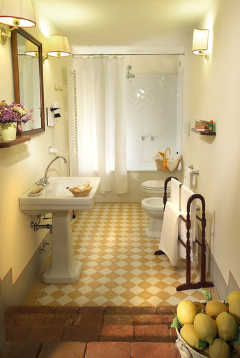 Bathroom 5, Villa Il Poggiale, Florence