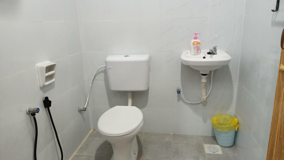 Bathroom 4, Zainab Cottage, Pasir Putih