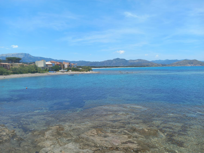 Others 5, Splendid villa a stones throw from the sea., Nuoro