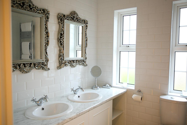 Bathroom 4, Mulroy Woods Hotel