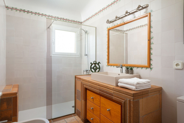 Bathroom 4, Mulholland Villa, Baleares