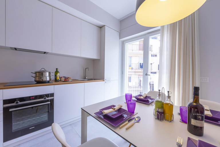 Others 5, Mina Apartment 100m From Sea, Bari