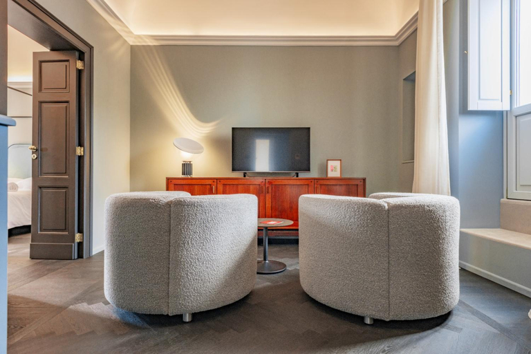 Others 3, MoLo Suites, Bari