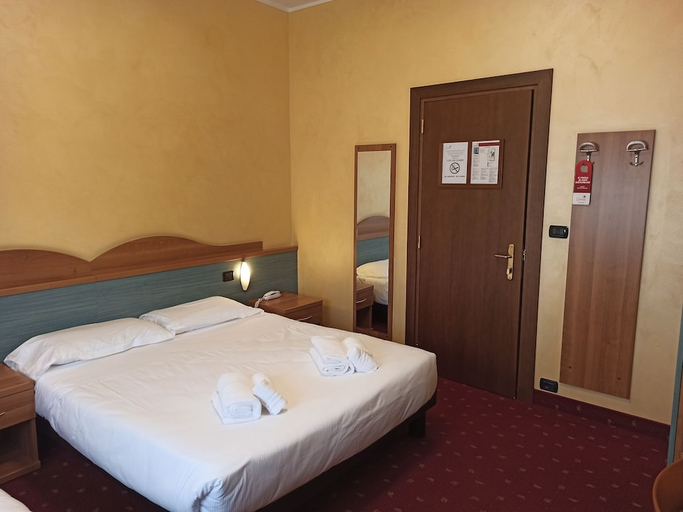 Bedroom 2, Hotel Gardenia, Brescia