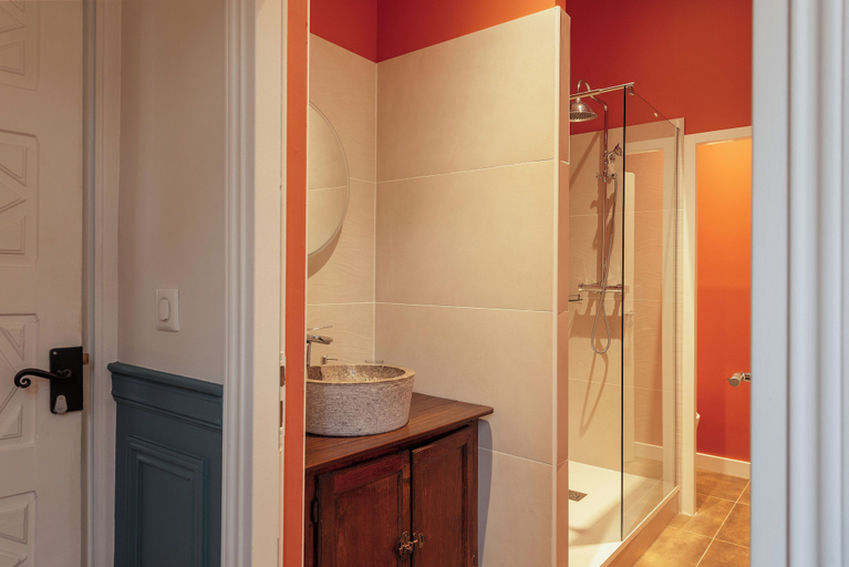 Bathroom 5, Manoir de Laroque Delprat, Lot