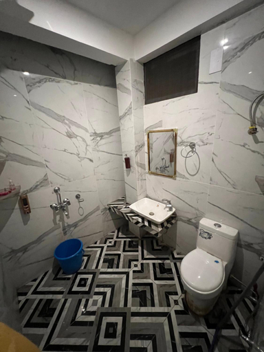 Bathroom, Shanti Cafe - Signature Stays Kasol, Kullu