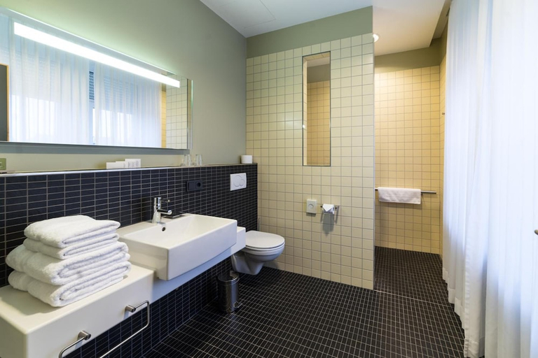 Bathroom 3, Hotel de l'Abbaye, Remich
