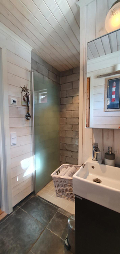 Shower, moja stuga i Stockholms skargard, Värmdö