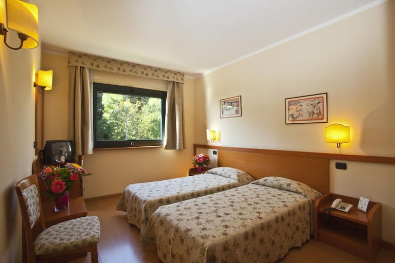 Bedroom 2, Sangallo Park Hotel, Siena