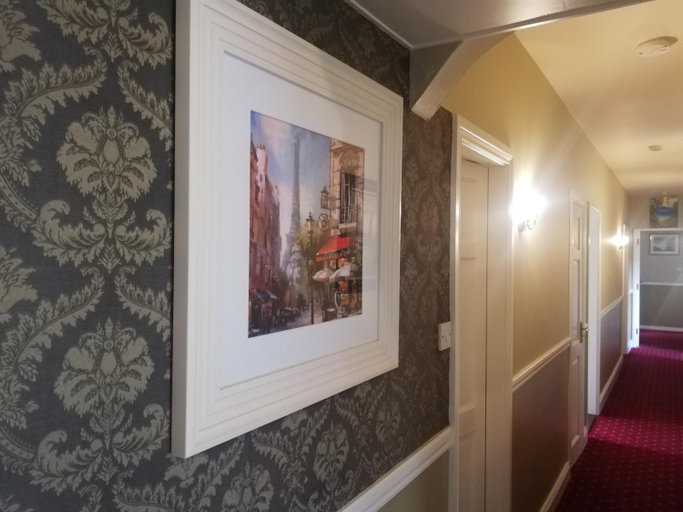 Others 5, O'Sheas Ceol Na Habhann B&B