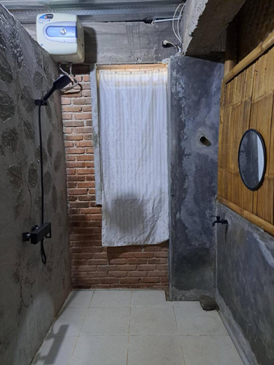 Bathroom 5, Juar House, Garut