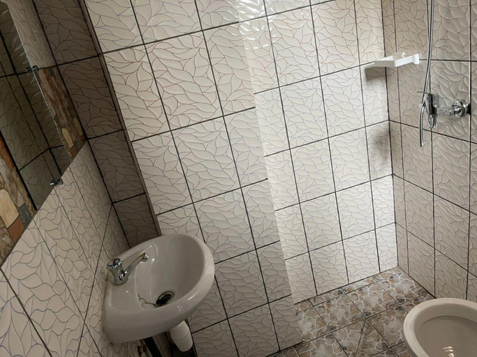 Bathroom 3, Complexe Meuble PEPON, Wouri